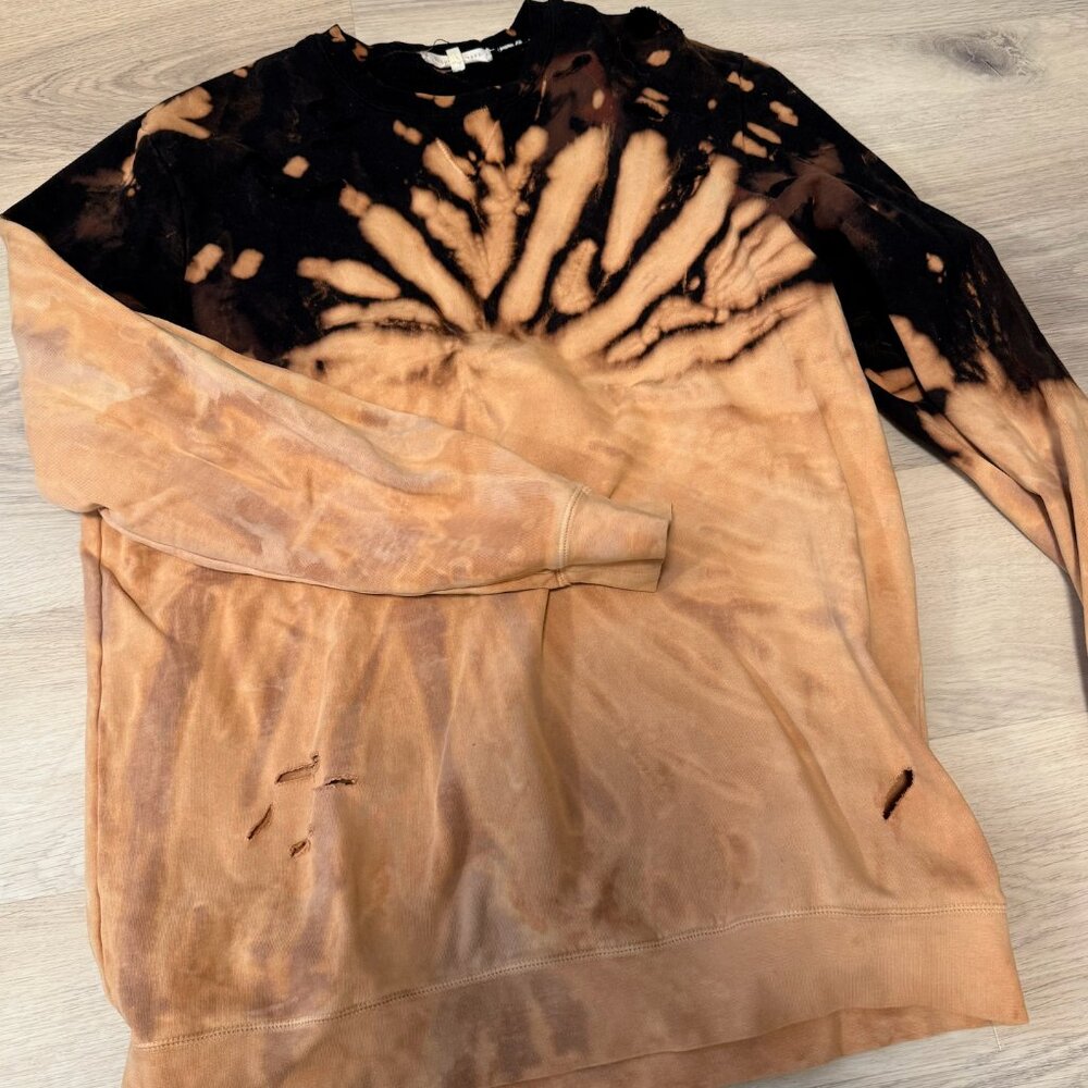 Buckle distressed bleach tie-dye crewneck